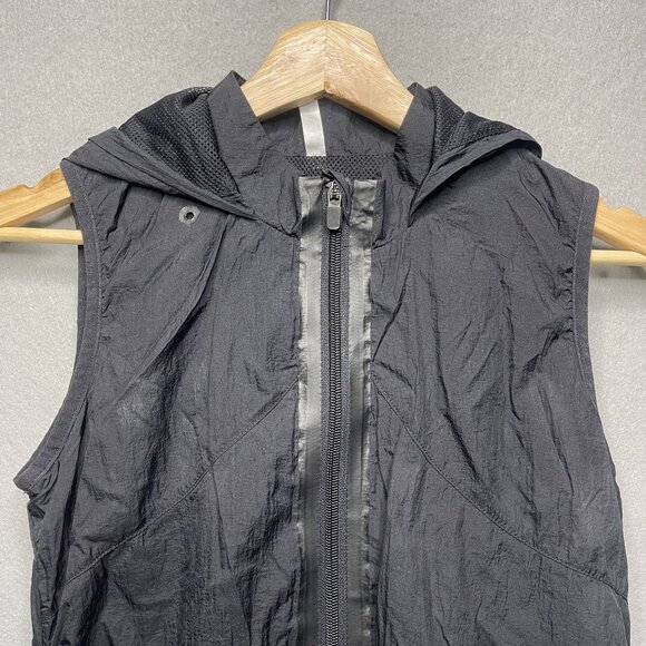 Fabletics Hooded Zip Up Windbreaker Kennedy Vest Jacket XS Black Nylon Mesh - Picture 2 of 5
